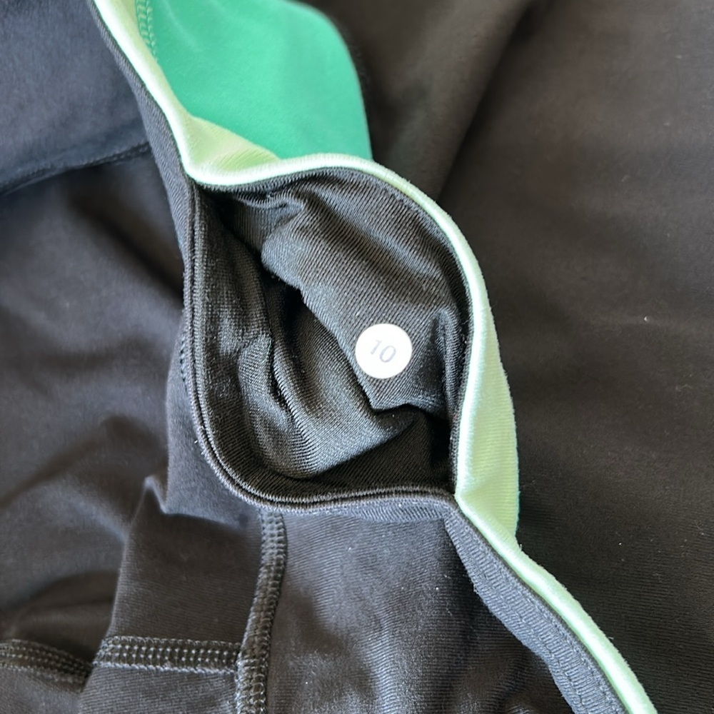 Lululemon Black Reversible Capri Leggings Teal Size 10 - Picture 7 of 10